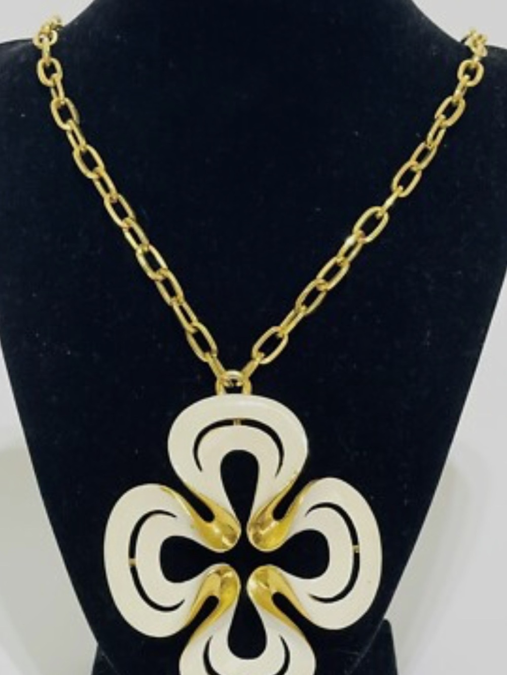 Vintage Crown Trifari Enameled Clover Leaf Pendant & 28” Chain Link Gold Tone